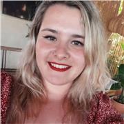 Buenas, soy licenciada en educación primaria con mención en lengua extranjera alemán,  tengo nivel C1 de inglés y me considero una persona dedicada a mi trabajo. Tengo 2 o 3 años de experiencia dando clases particulares y 1 curso escolar de trabajo en un